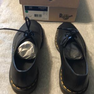 doc martens virginia 1461